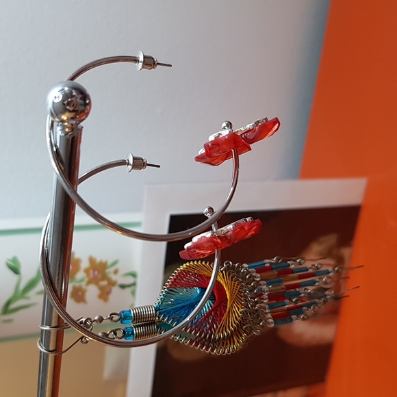 2 Sets Of Colorful Peruvian Earrings - Picture 9 of 17